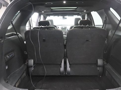 Used 2018 Ford Explorer Platinum image 2