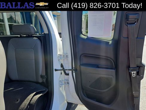 Used 2017 Chevrolet Colorado W/T RWD image 24