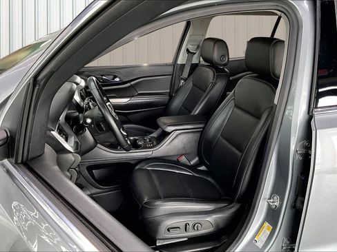 Used 2023 GMC Acadia SLT image 21