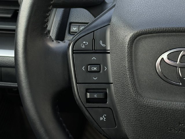 Used 2025 Toyota Prius LE FWD image 15