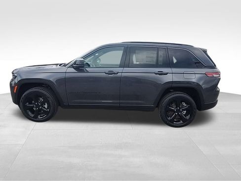 New 2026 Jeep Grand Cherokee Limited w/ Limited Altitude Package AWD/4WD image 19