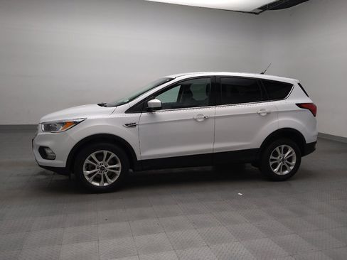Used 2019 Ford Escape SE image 2