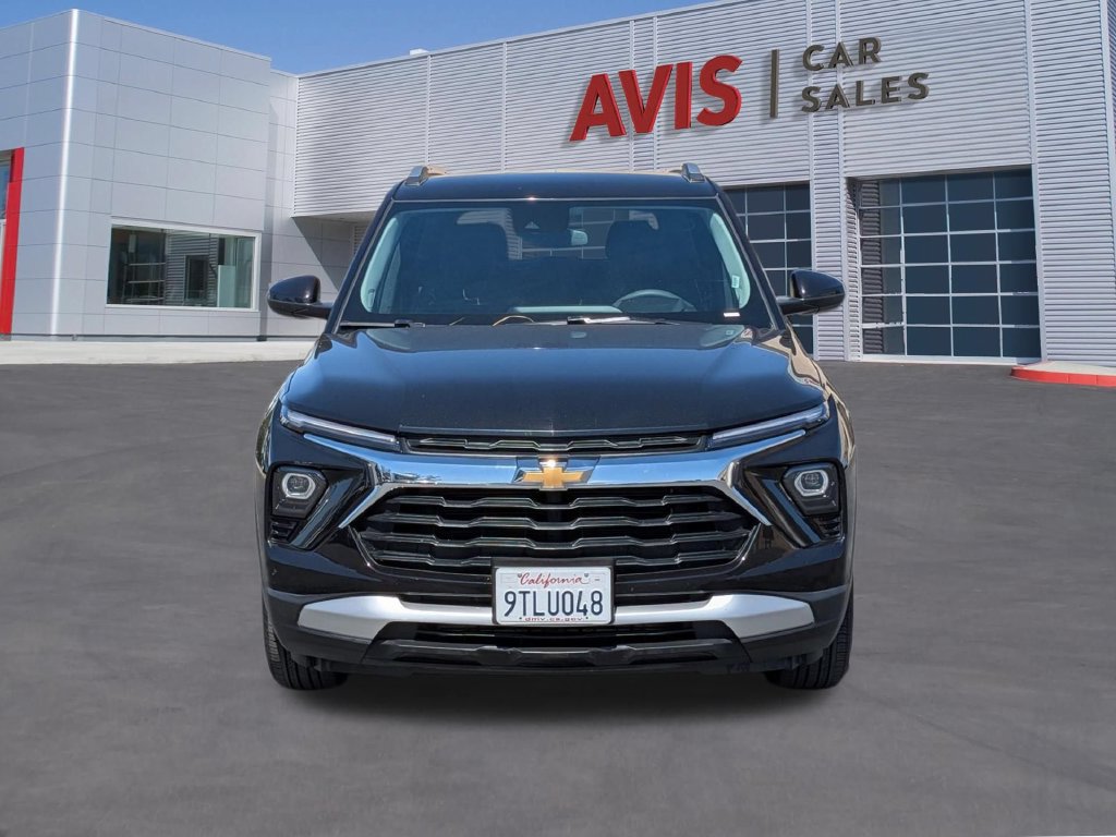 Used 2025 Chevrolet TrailBlazer LT AWD/4WD image 2