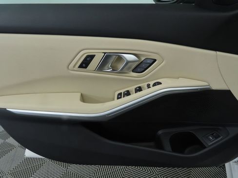 Used 2025 BMW 330i Sedan w/ Premium Package image 26