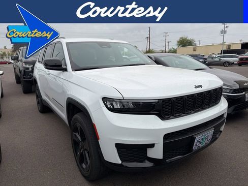 Used 2023 Jeep Grand Cherokee L Laredo image 1