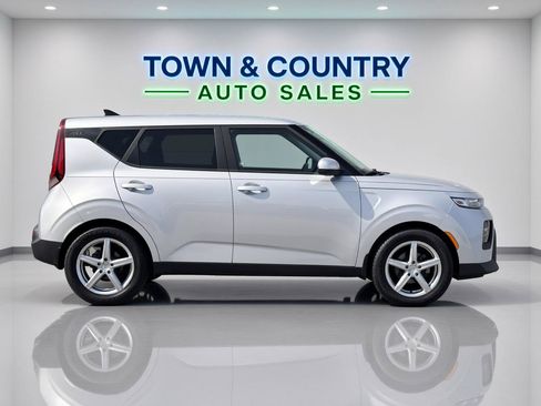 Used 2020 Kia Soul LX FWD image 7