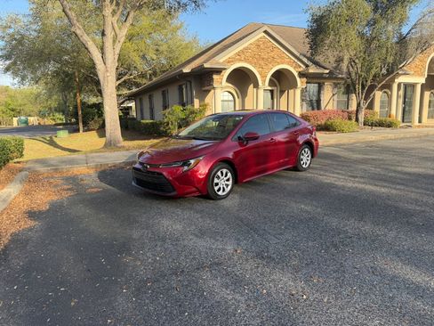 Used 2023 Toyota Corolla LE image 4