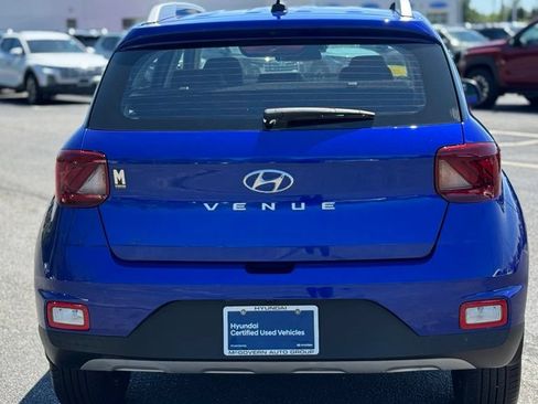 Certified 2025 Hyundai Venue Limited FWD image 3
