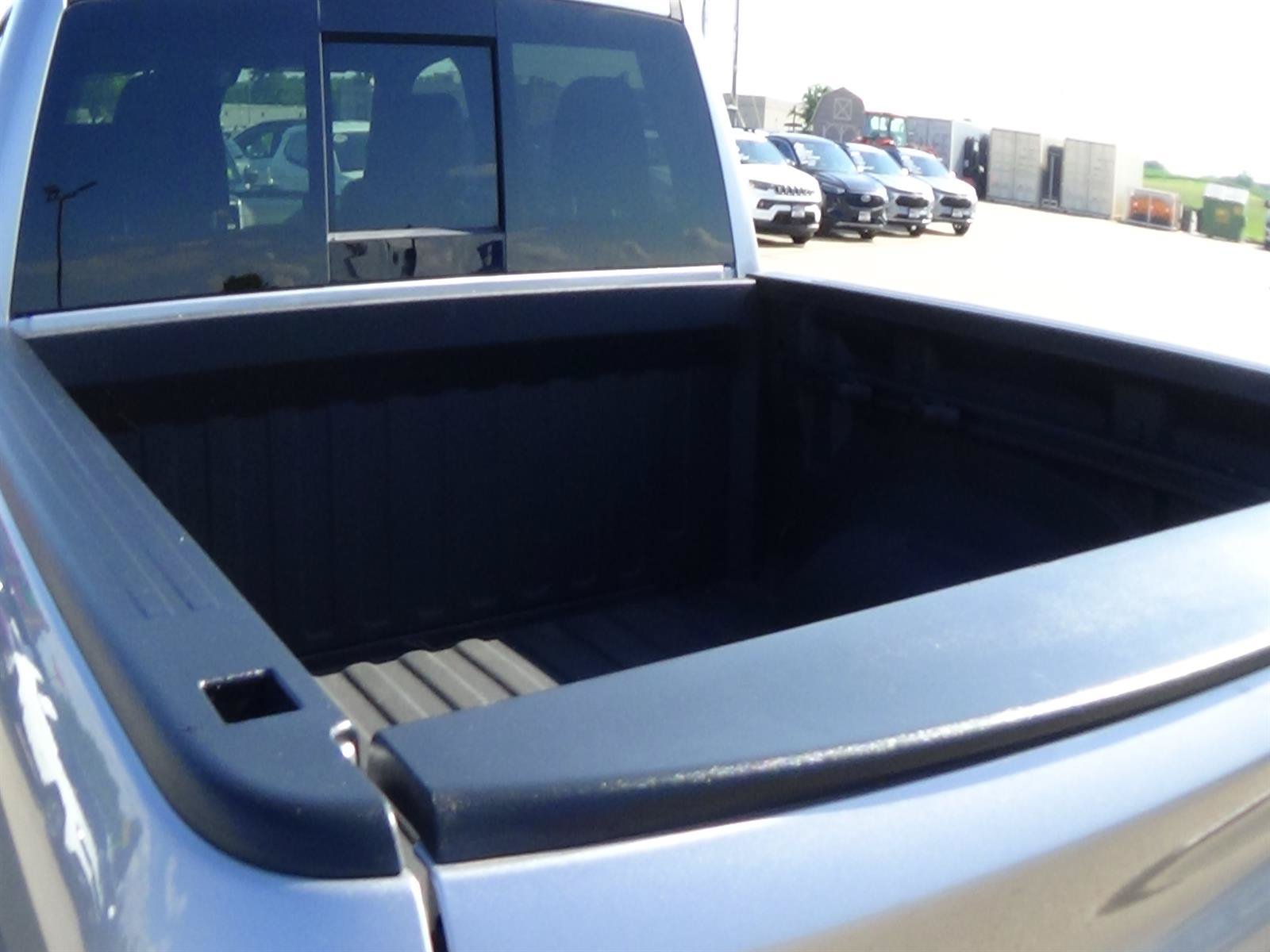Used 2025 RAM 1500 Big Horn AWD/4WD image 10