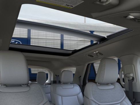 New 2025 Ford Explorer Active w/ Active Comfort Package image 22