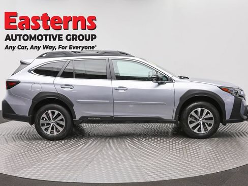 Used 2025 Subaru Outback Premium AWD/4WD image 4