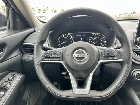 Certified 2022 Nissan Altima 2.5 SV image 11