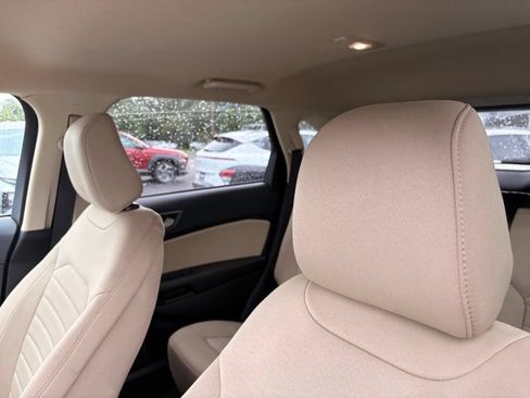 Used 2020 Ford Edge SE FWD image 22