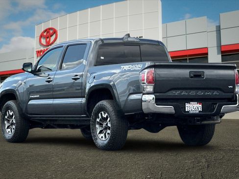 Certified 2022 Toyota Tacoma TRD Off-Road AWD/4WD image 5