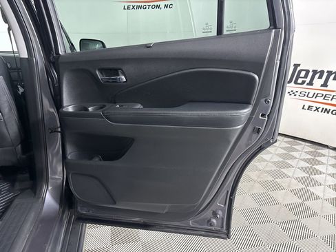 Used 2017 Honda Pilot Touring image 30