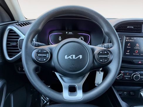 Used 2025 Kia Soul LX w/ LX Technology Package FWD image 22