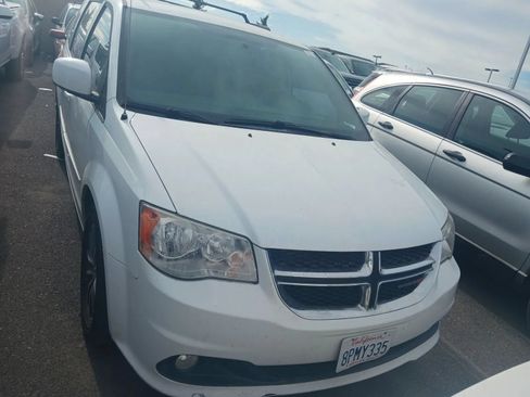 Used 2017 Dodge Grand Caravan SXT FWD image 1