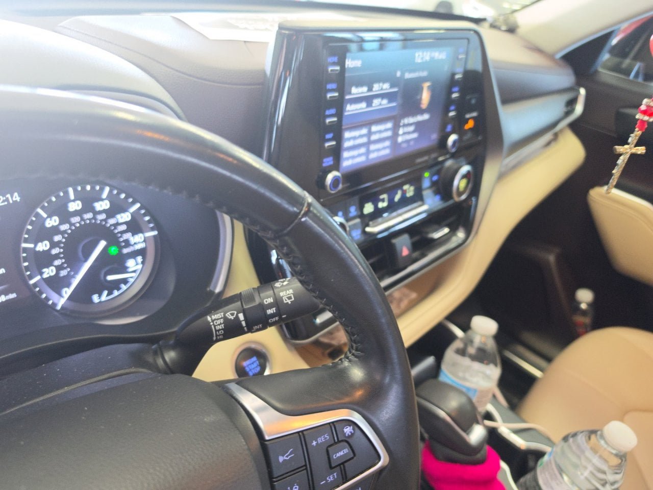 Used 2021 Toyota Highlander XLE FWD image 12