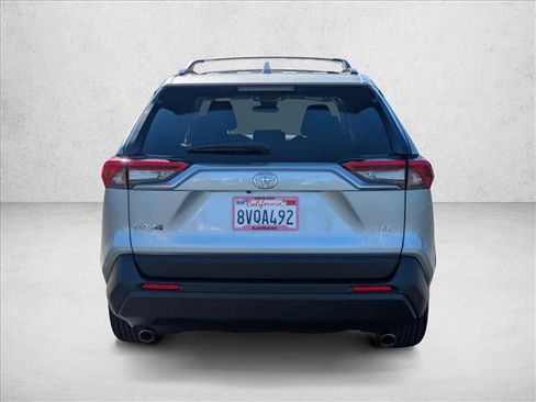 Used 2021 Toyota RAV4 LE image 7