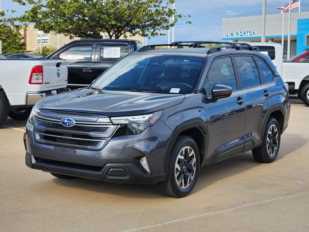 Used 2025 Subaru Forester Premium AWD/4WD image 3