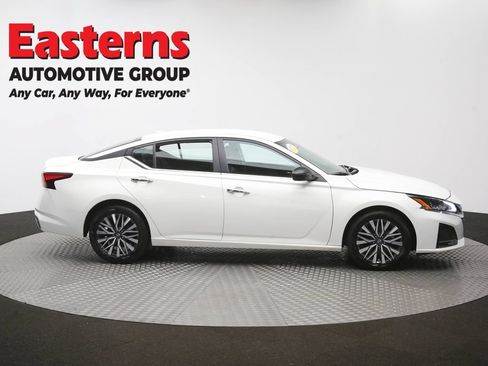 Used 2025 Nissan Altima 2.5 SV FWD image 44