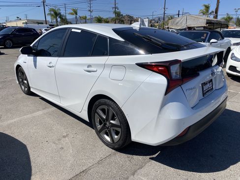 Used 2022 Toyota Prius Limited FWD image 9