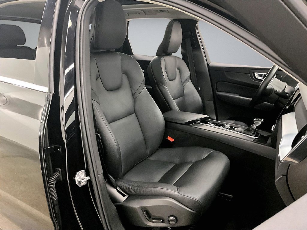 Used 2019 Volvo XC60 T6 Momentum w/ Multimedia Package AWD/4WD image 29