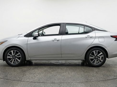 Used 2025 Nissan Versa SV FWD image 5