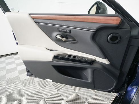 New 2025 Lexus ES 350 w/ Premium Package image 10