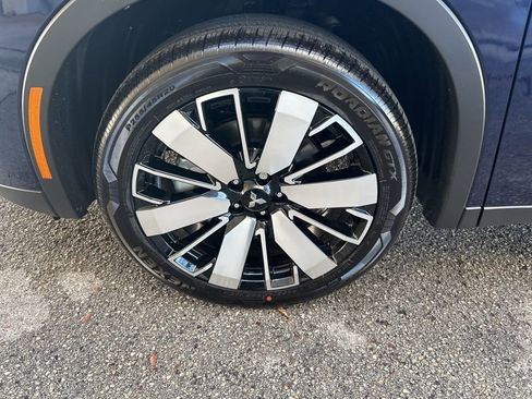 New 2025 Mitsubishi Outlander SE image 13