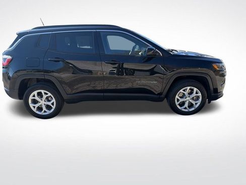 Used 2024 Jeep Compass Latitude image 14