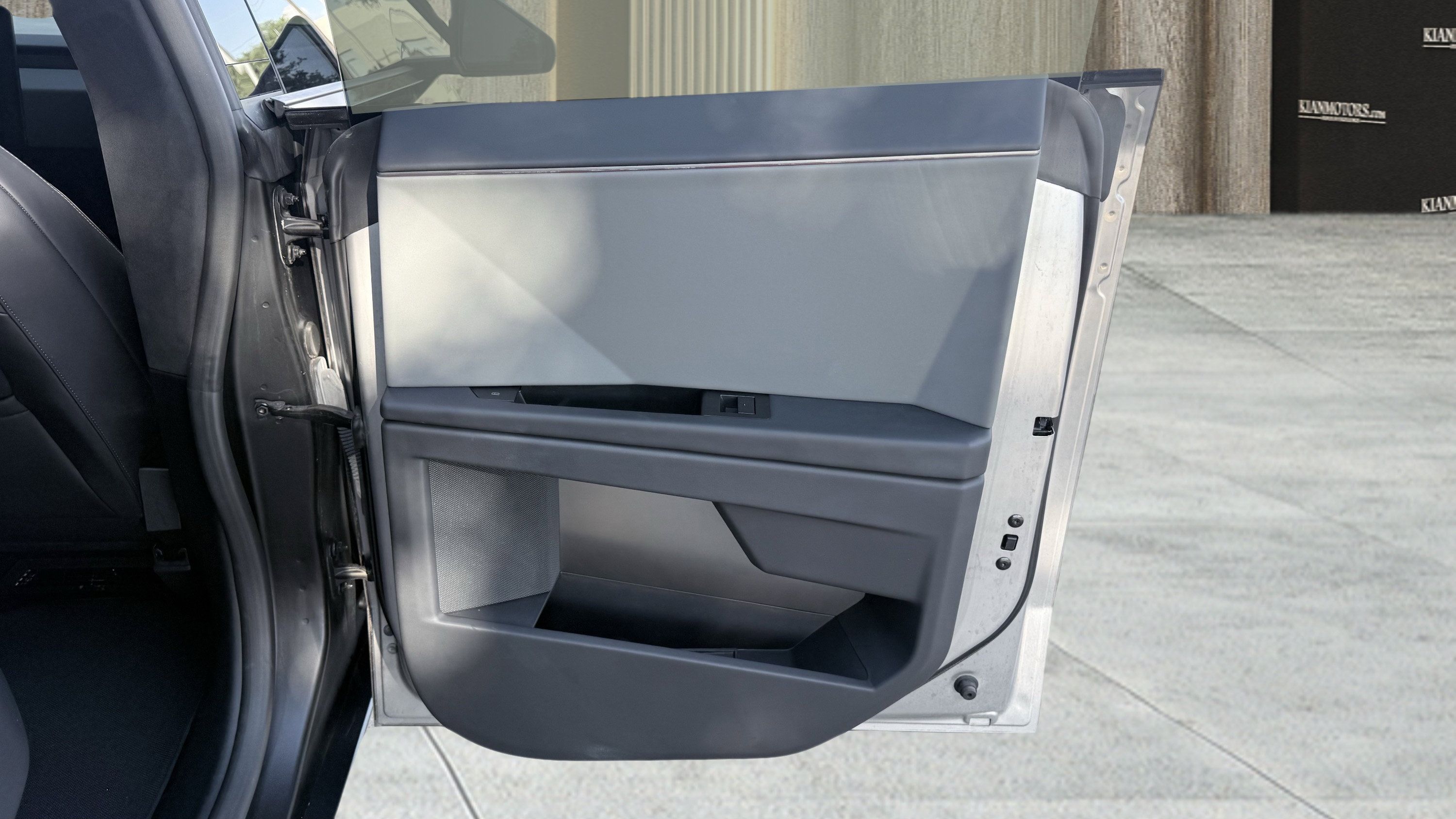 Used 2024 Tesla Cybertruck AWD Crew Cab image 32