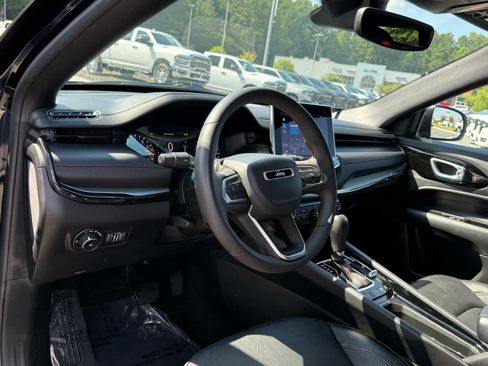 Used 2024 Jeep Compass Trailhawk AWD/4WD image 14