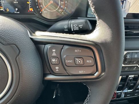 New 2026 Jeep Gladiator Mojave w/ Technology Group AWD/4WD image 19