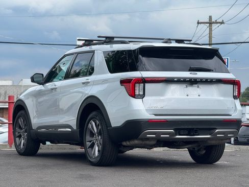 Used 2025 Ford Explorer Active w/ Active Comfort Package AWD/4WD image 4