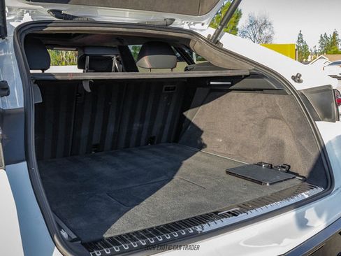 Used 2025 Lamborghini Urus SE image 63