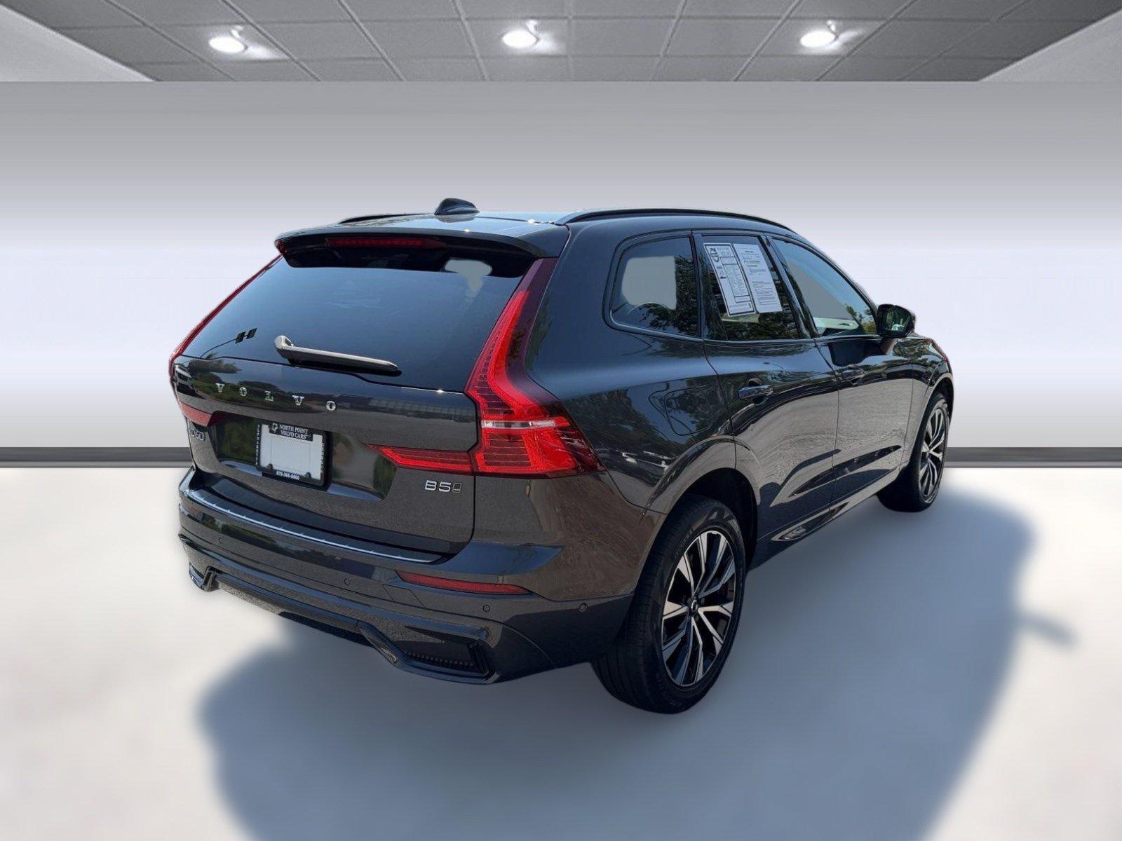Certified 2024 Volvo XC60 B5 Plus w/ Protection Package Premier AWD/4WD image 9
