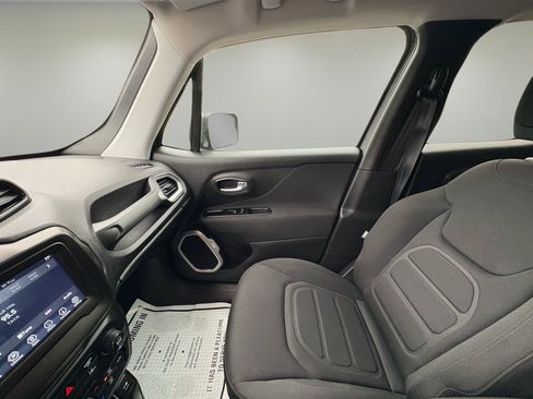 Used 2021 Jeep Renegade Latitude image 10