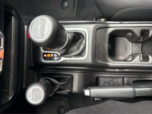 Used 2023 Jeep Gladiator Sport image 29