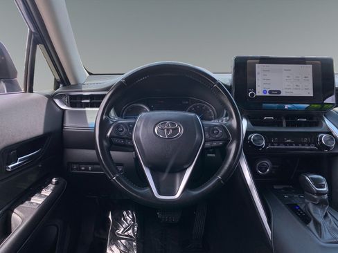 Used 2024 Toyota Venza LE AWD/4WD image 12