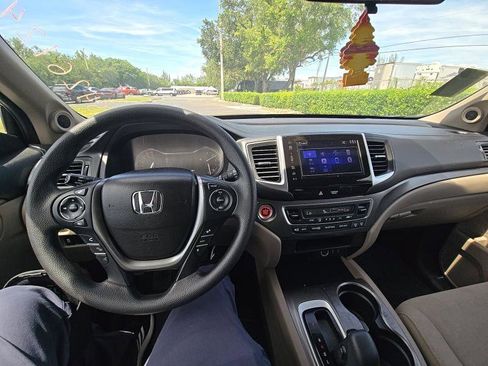 Used 2018 Honda Pilot EX image 9