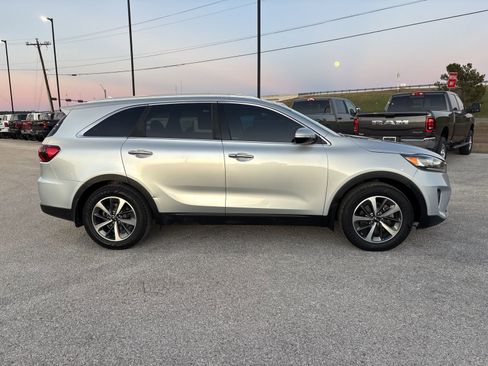 Used 2019 Kia Sorento EX image 6
