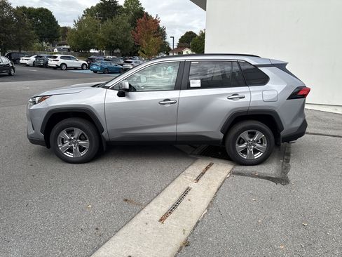 New 2025 Toyota RAV4 XLE image 6