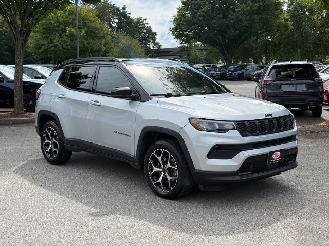 Used 2025 Jeep Compass Limited AWD/4WD image 1