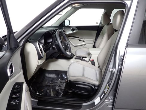 Used 2025 Kia Soul LX w/ LX Technology Package image 24