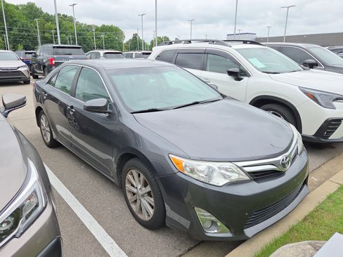 Used 2013 Toyota Camry XLE FWD image 2