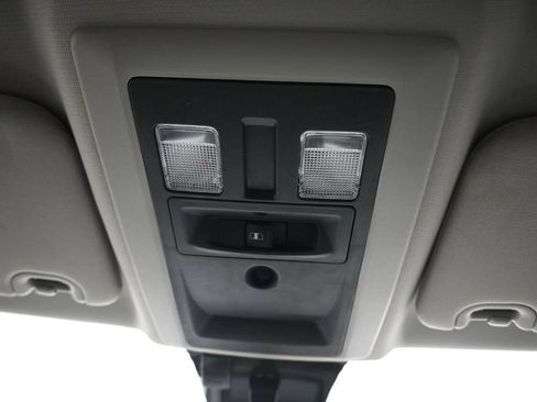 Used 2018 RAM 1500 Classic SLT AWD/4WD image 23