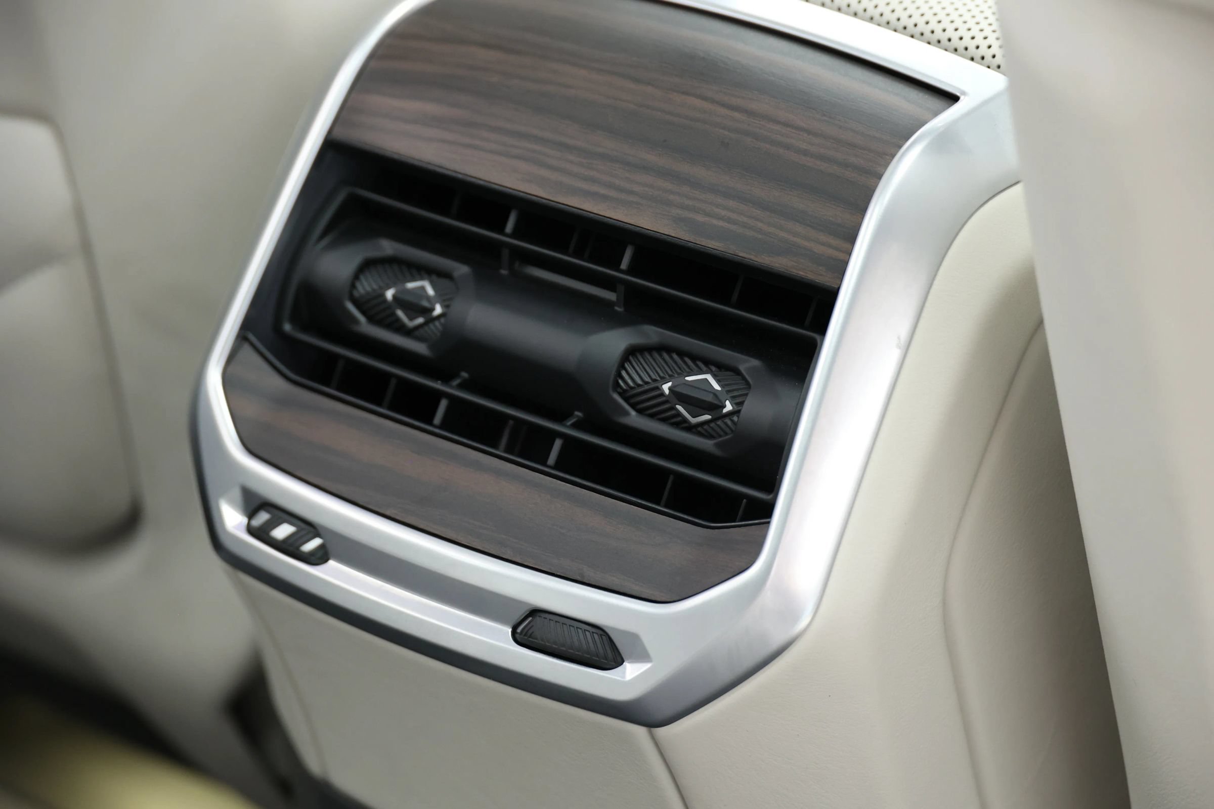 Used 2023 BMW i7 xDrive60 AWD/4WD image 97