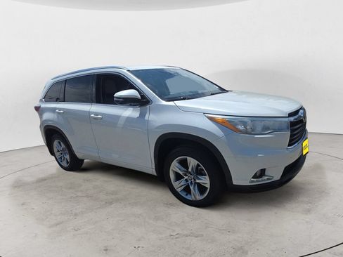 Used 2016 Toyota Highlander Limited w/ Driver Technology Package AWD/4WD image 3