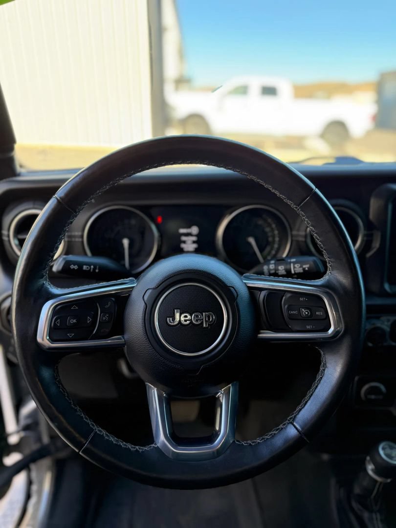 Used 2023 Jeep Wrangler Unlimited Sahara w/ Cold Weather Group AWD/4WD image 11